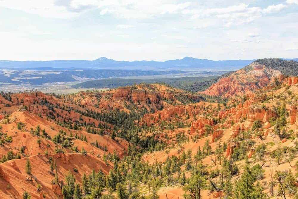 Golden Wall and Castle Bridge Trail - Red Canyon National Park