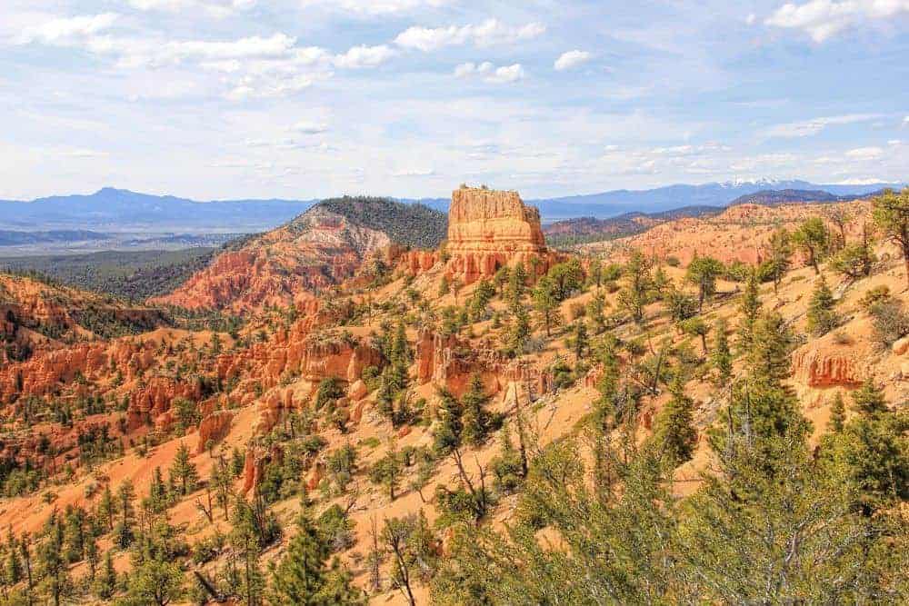 Golden Wall and Castle Bridge Trail - Red Canyon National Park